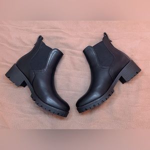 True craft black boots